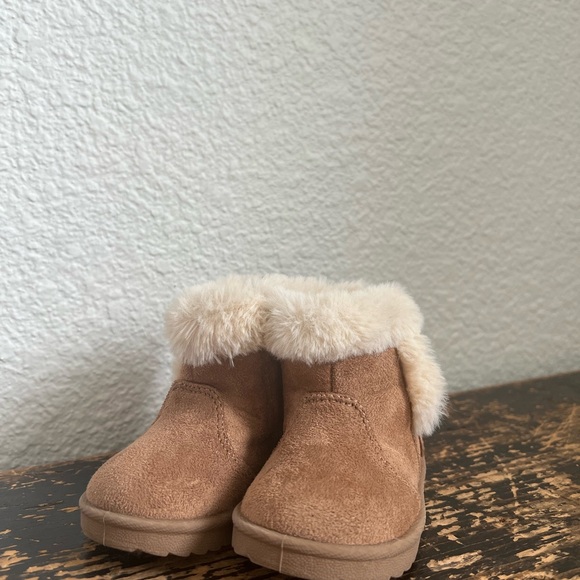 Infant shoes! Some barely worn or not worn at all! - Picture 3 of 9